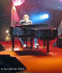 after rehearsal to Tribute on Ice, thanks to very good friends!, copyright www.bocelli.de